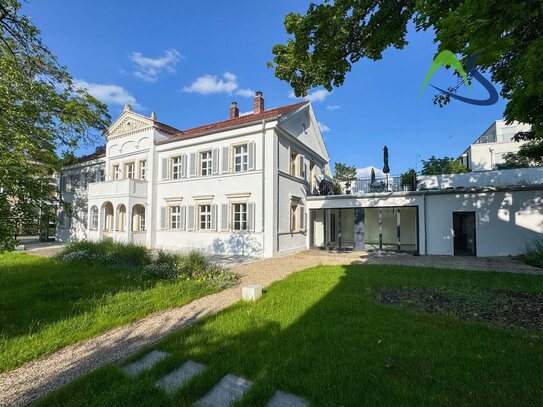 Aufwändig sanierte Westgartenwohnung in denkmalgeschützter Villa