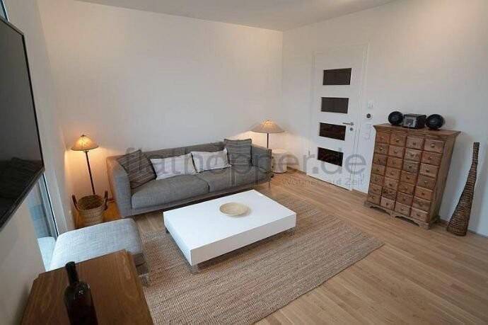                                                               Stilvoll möblierte 3-Zimmer-Wohnung mit Loggia - Gronsdorf / Haar - S-Bahn Nähe                                                       in Haar (München)