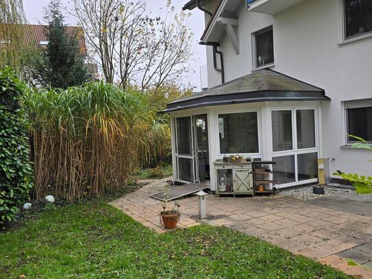 Barrierefreie Sonnenoase mit großem Garten