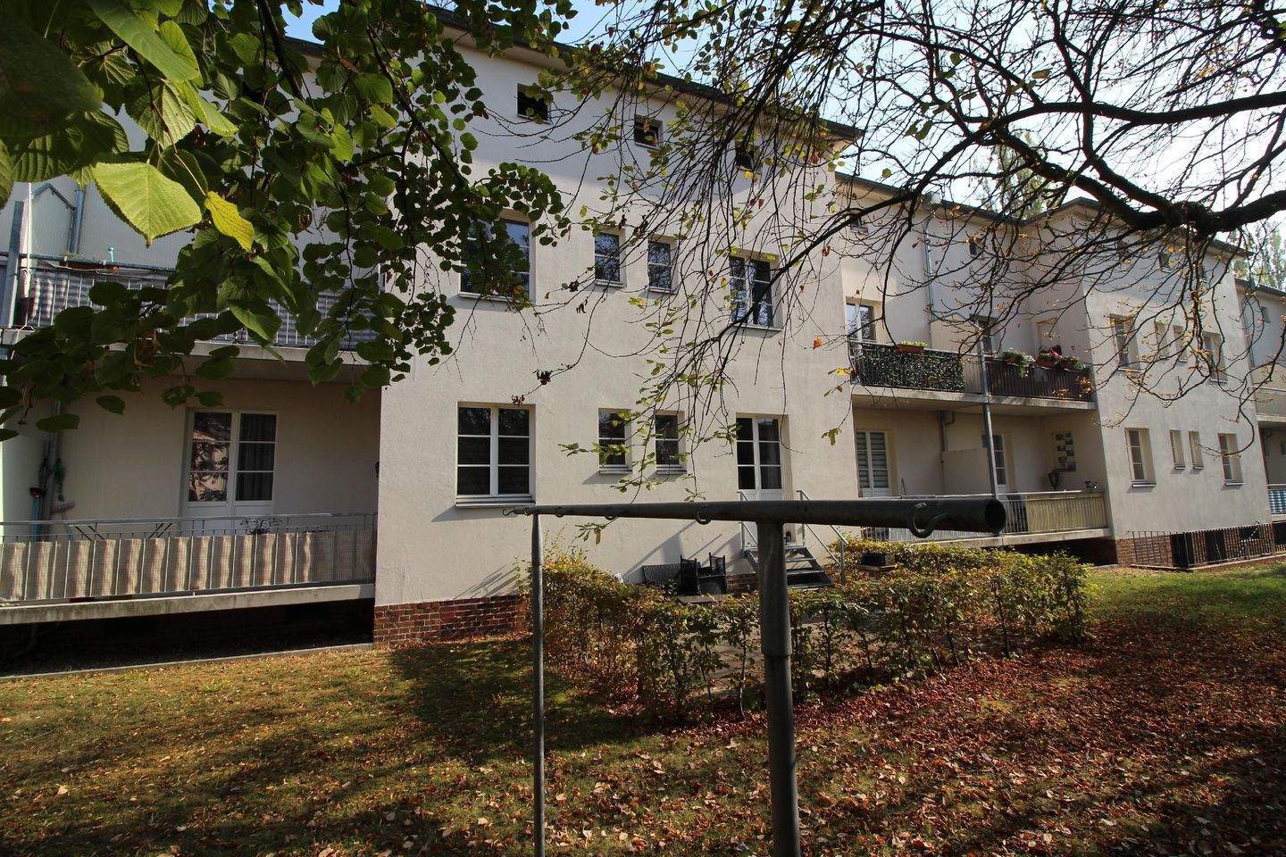 Balkon,Tageslichtbad und Stellplatz im gut vermieteten sanierten Altbau