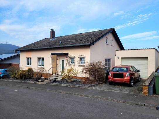 35444 Biebertal-Rodheim-Bieber Großes Wohnhaus mit Garage, Garten und außergewöhnlichem Ausblick