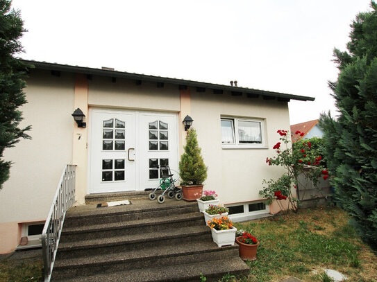 Freist. Einfamilienhaus mit Einliegerwohnung mit insg. 7,5 Zimmern 286qm Wohnfläche 535qm Grundstück