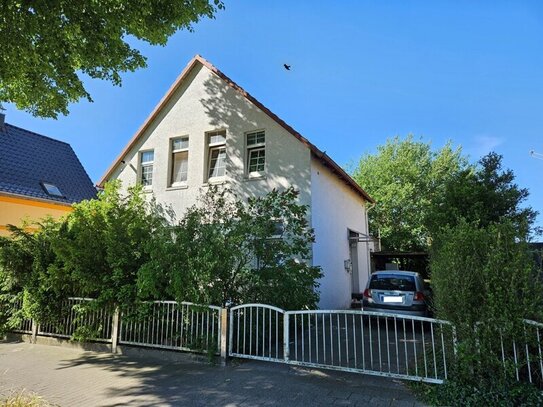 Freistehendes Ein- bis Zweifamilienhaus mit Garten und Carport in Bremen- Farge