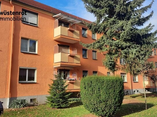 Hohenmölsen- Kapitalanlage in vermietete 2 Raum Wohnung mit Balkon und Stellplatz