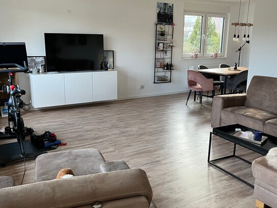 Helle, modernisierte 3 Zimmer Wohnung mit Blick ins Grüne