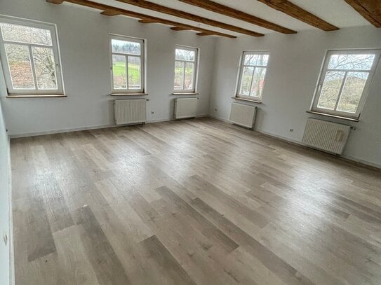 Charmante 3 Zimmer Wohnung in Vellberg/Groß-Altdorf, Einbauküche, Stellplatz