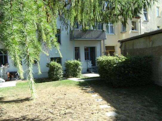 Schöne 2 RWG im sanierten Altbau mit Terrasse zu vermieten!