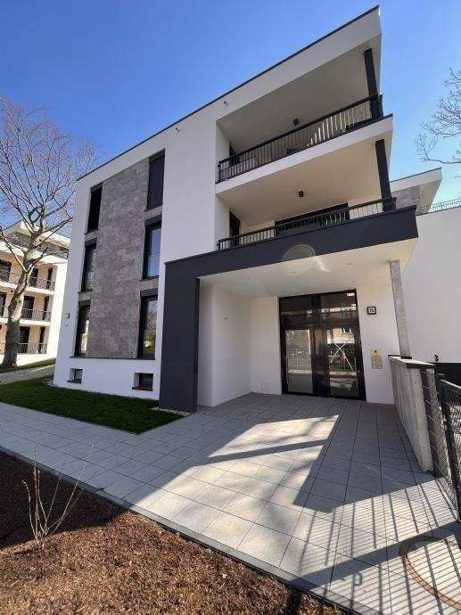 NEUBAU mit 5-Zimmern / BLICK in den AUENWALD / 70m² WOHNEN / 2 x TERRASSEN / KAMIN / 2 x TG-SP / ca. 7.000m² eingezäunter Gemeinschaftsgarten