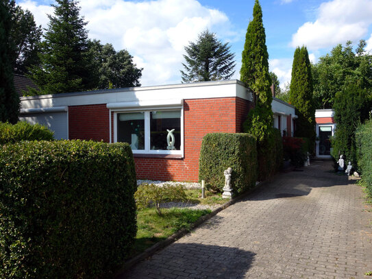 Großer gepflegter ebenerdiger Flachdach-Bungalow in Stadtrandlage in Marne / Nordsee