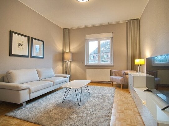 Bright, spacious apartment with parquet flooring, in a pre-WWII building in a lovely, sought-after area of Rüttenscheid…