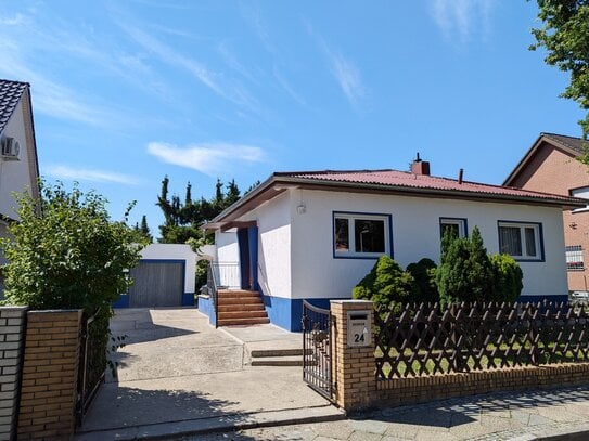 Renoviertes Einfamilienhaus mit Garten und Garage