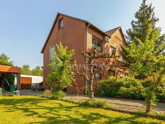 Bezugsfreie Doppelhaushälfte mit sonniger Terrasse, Garten und Doppelcarport