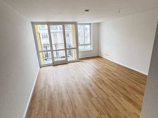 Ruhig gelegene 2 Zimmer Wohnung *Wannenbad *EBK gegen Abstand *Design Boden *Fußbodenheizung *Balkon *Keller