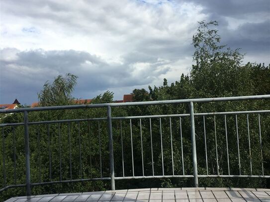 frisch renoviert ! 1 RW mit Balkon