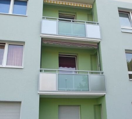 Schöne 2-Zimmer Wohnung in ruhiger Lage, TGL-Bad, sep. WC, Balkon