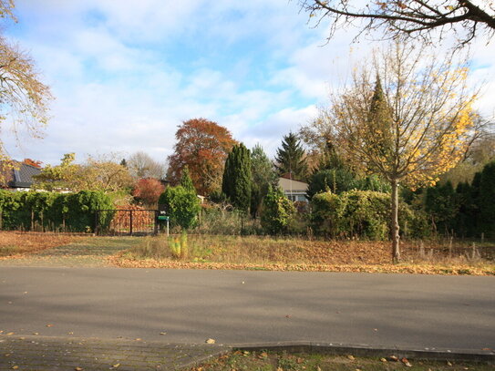 Attraktiver Baugrund in Falkensee-Finkenkrug (ca. 24m Straßenfront) mit Altbestand