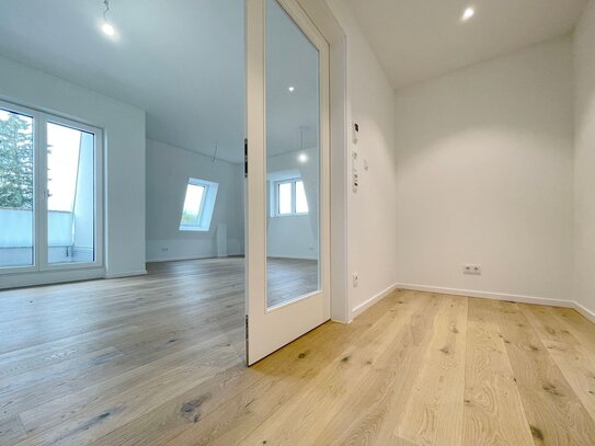 NEUBAU: Behagliche Dachgeschoss-Wohnung mit 3 Zimmern, idyllischer Loggia, Lift-Haltestelle in der Wohnung und komforta…