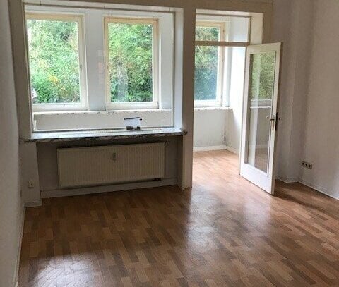 Traumhaft schön und unglaublich großzügig! Erdgeschosswohnung mit Wintergarten, großer Küche, Tageslichtbad mit Wanne u…