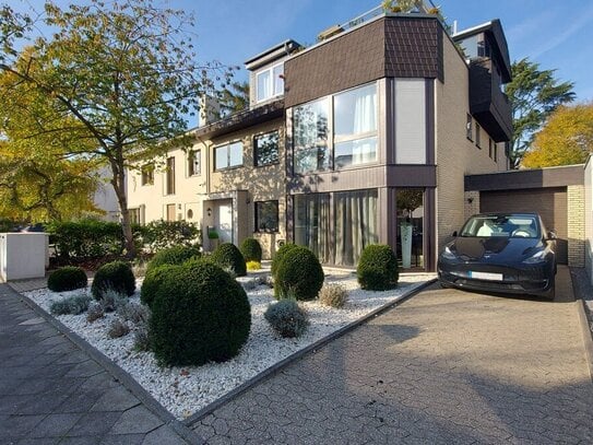 Oberkassel - Haus im Haus auf 232 m² Wohnfläche mit Garten, Garage und Stellplatz