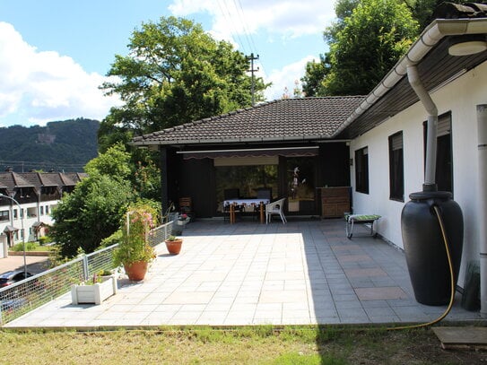 WUNDERVOLLER GROßER WINKELBUNGALOW MIT RHEINBLICK, IHR TRAUMHAUS AN DER LORELEY