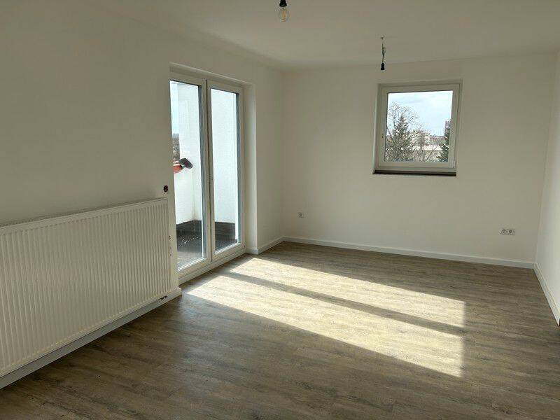 Lichtdurchflutetes Dachgeschoss: Moderne 2-Zimmer-Wohnung mit zwei Balkonen in Mariendorf - Foto 1