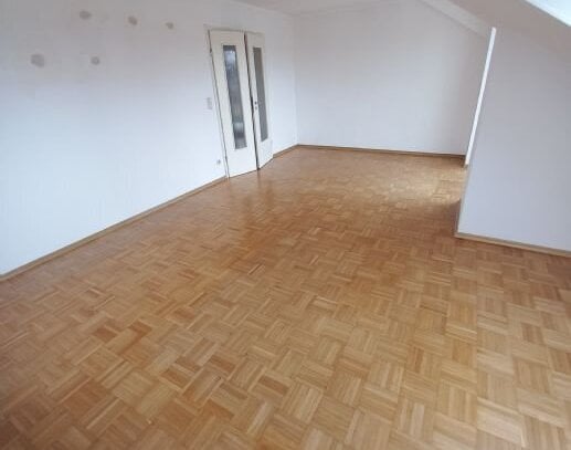 Ihr neues Zuhause - 3 ZKB Wohnung mit Süd- u. Westbalkon teilweise mit Dachschräge