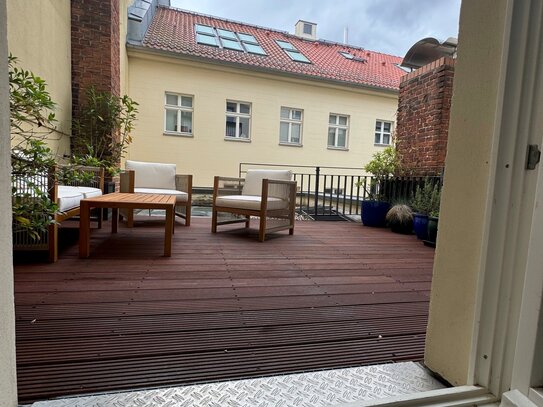 Luxuriöser Altbauklassiker mit großer Dachterrasse