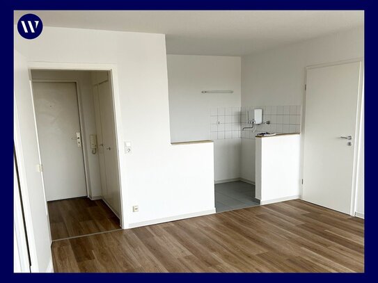 Frisch renoviert!! 2 Zimmer mit neuem Boden, neuer Pantry-Küche, Duschbad, separates WC, Aufzug