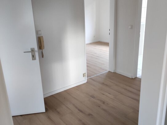 Frisch renovierte 3-Zimmer-ETW, Erdgeschoss mit Balkon und Stellplatz