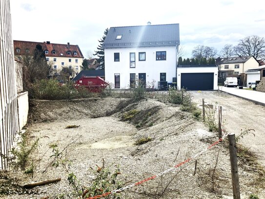 ***Schönes Baugrundstück in Dachau für eine DHH oder Wohnungen in ruhiger Lage***