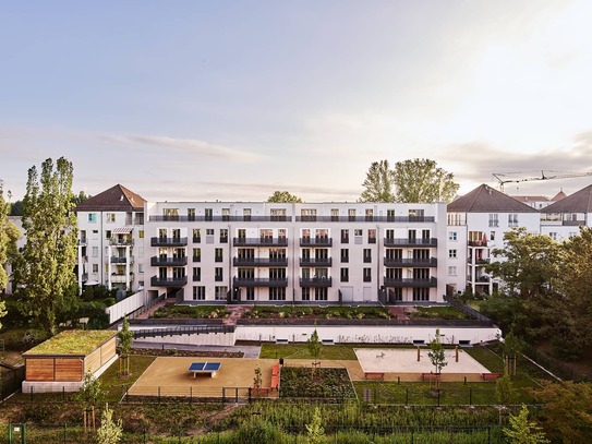 Fertige Neubauwohnung mit offenem, großem Balkon, EBK und 2 Bädern