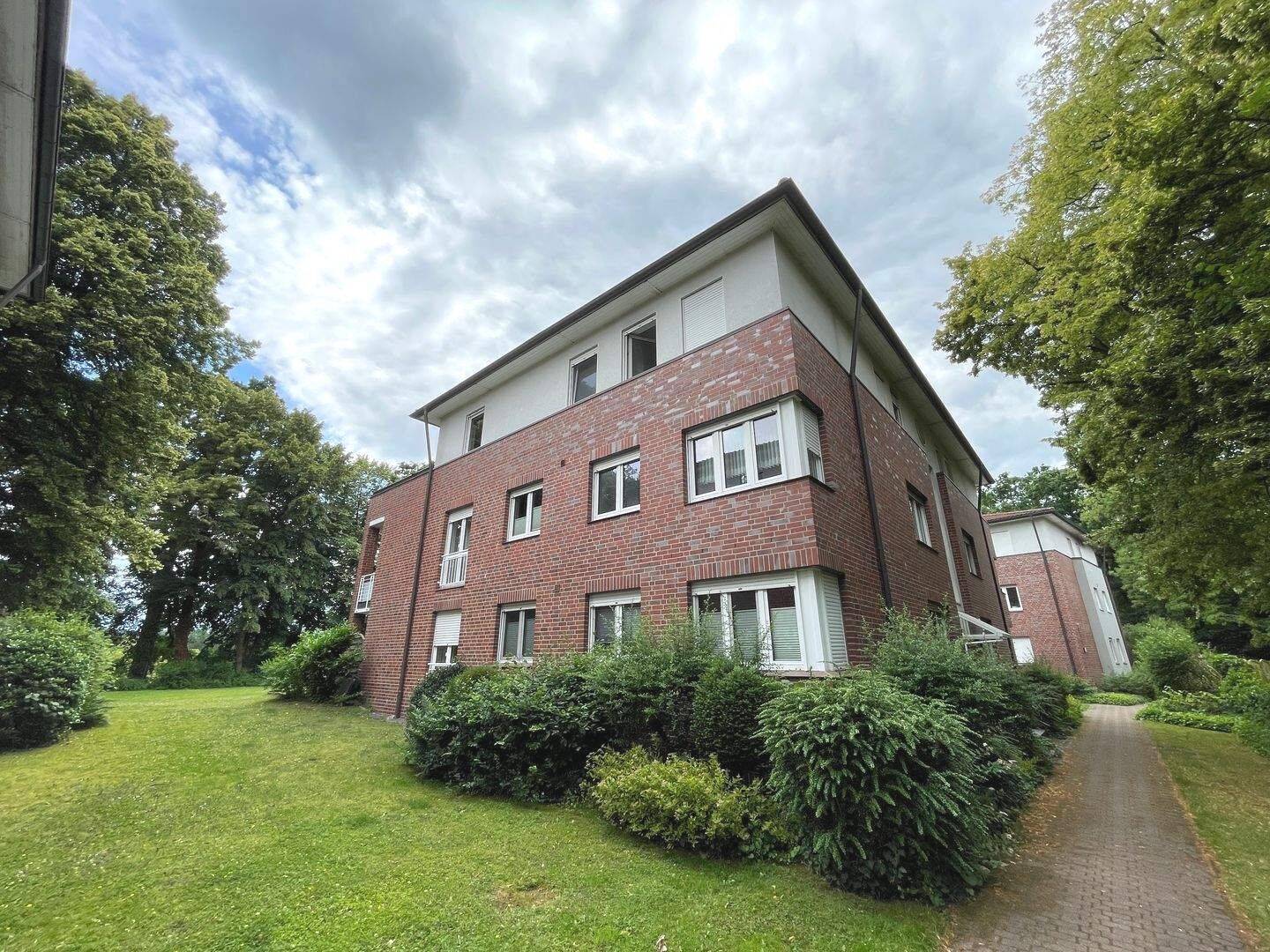 Verkaufsangebot für eine vermietete 3 Zimmer Penthouse-Wohnung - rechte Seite, im 2OG, ca. 83,56 m² Wohnfläche, Eichenhöhe 4c in 21073 Hamburg-Harburg