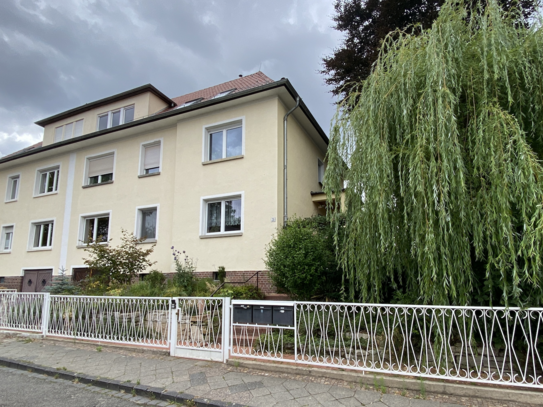 Doppelhaushälfte mit 3 Wohnungen und naturnahem Garten in sehr begehrter, ruhiger Lage mit guter Infrastruktur