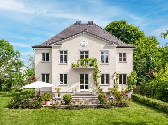 Herrschaftliche Villa auf parkähnlichem Grundstück in absoluter Bestlage am Schlosskanal