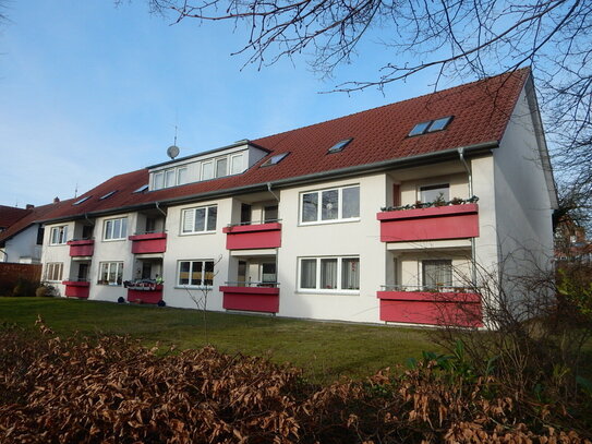 Berufstätige, Rentner o. ä., gut aufgeteilte und schön + zentral gelegene, helle 3 Zi.-Whg, mit Balkon/Loggia, Vollbad…