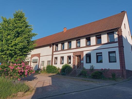 Schöner wohnen auf dem Land, imposantes Bauernhaus mit vielfältigen Möglichkeiten in ruhiger Seitenlage