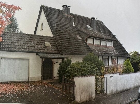 Ein- bis Zweifamilienhaus mit Garage in idyllischer Lage von Gunzenhausen