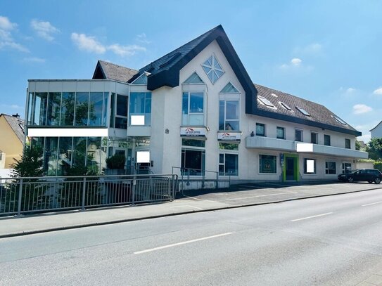 Praxis oder Büro in gut sichtbarer Lage von Bad Camberg Schaufenster zur Bahnhofstraße