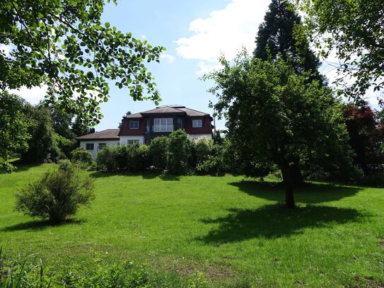 Großzügige Villa mit parkähnlichem Grundstück in Pyrbaum