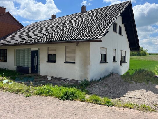 Freistehendes Einfamilienhaus mit großem Ausbaupotenzial in Kinderfreundlicher Lage