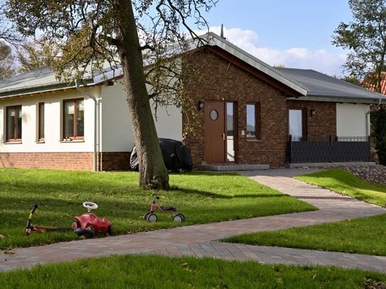 Endlich zu Hause. Haus mit Grundstück in Groß Schwaß