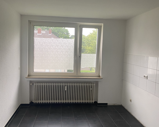 Wir renovieren für Sie! gut geschnittene 2 Zimmerwohnung mit Wannenbad und grossem Balkon