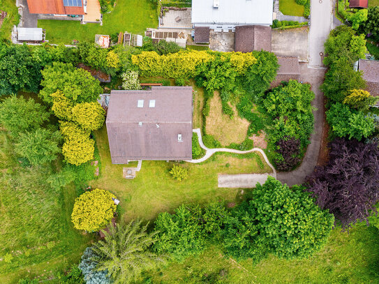 Zweifamilienhaus im Landhausstil auf atemberaubendem Grundstück