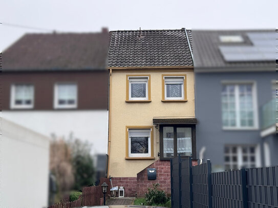 Ensdorf: Klein aber Mein! Schönes Reihenmittelhaus mit ca. 80m² Wfl., Stellplatz und kleinem Garten