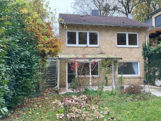 Einfamilienhaus mit Potential auf idyllischem Grundstück in bester Lage