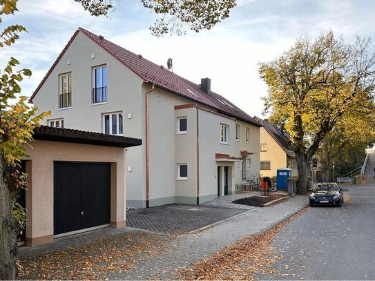 Lichtdurchflutete Dachgeschoß-Wohnung in der Nähe der Kaiserpfalz, unweit der Sportinsel