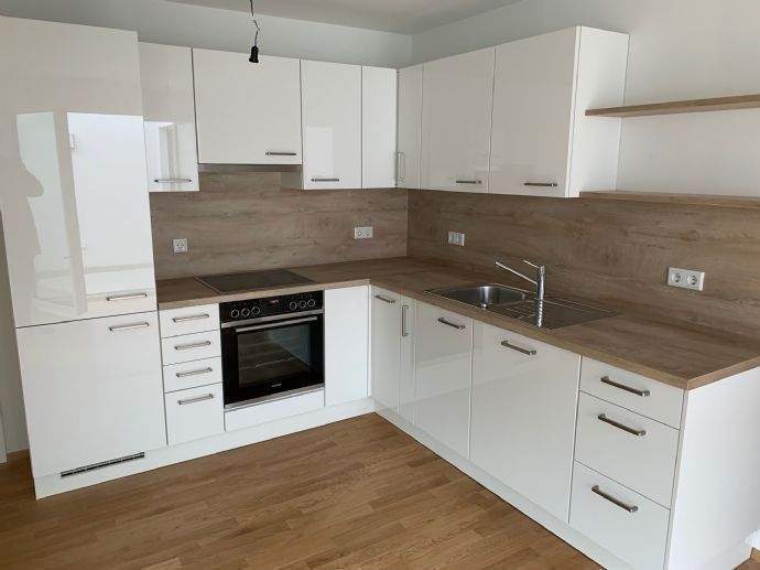                                                               Gro&szlig;z&uuml;gige 4-Zi.-Whg. mit Einbauk&uuml;che                                                       in Unterfarrnbach (Fürth)