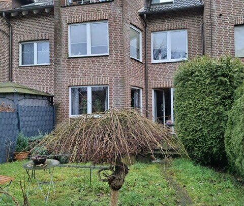 Dreifamilienhaus mit freier Erdgeschosswohnung mit Garten und zwei Balkonen...!