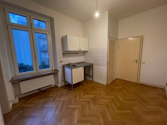 Ab sofort frei! 2-Zi-Altbau-Whg mit Kitchenette