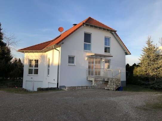 Freistehendes modernes Haus mit Garten in Walldorf